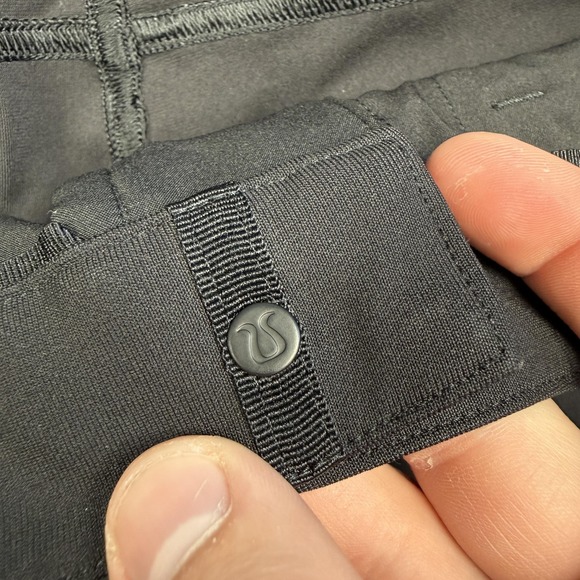 Lululemon Pants Mens 28x28 Black Tech Chino Slim Tapered Casual Golf Travel - Picture 2 of 10